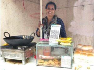 “She Fed the City, She Raised Me”: Mumbai Woman’s Emotional Tribute to Vada Pav-Selling Mother Breaks the Internet