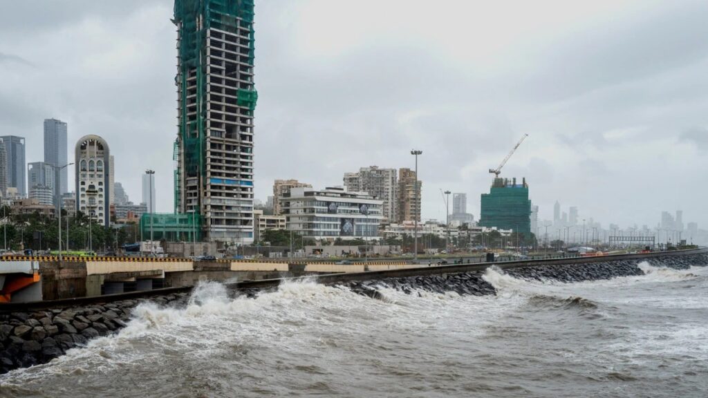 Mumbai on Red Alert After Heavy Rains; Vikhroli Landslide Claims Two Lives