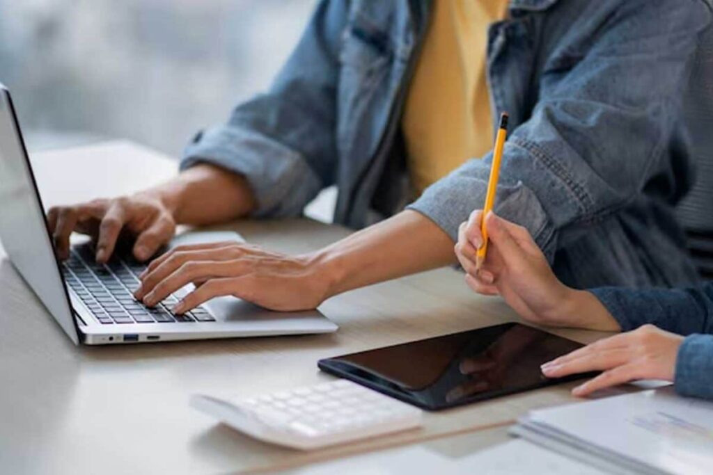 Indian CEO Offers ₹2 Lakh Per Month Internship — No Degree Required, Even High Schoolers Eligible