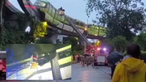 Mumbai Monorail Breaks Down During Heavy Rains Following Power Failure; Rescue Ops in Progress – VIDEO