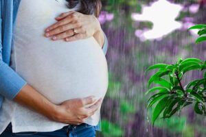 Monsoon Care Tips: Simple Ways for Pregnant Women to Stay Safe From Infections  