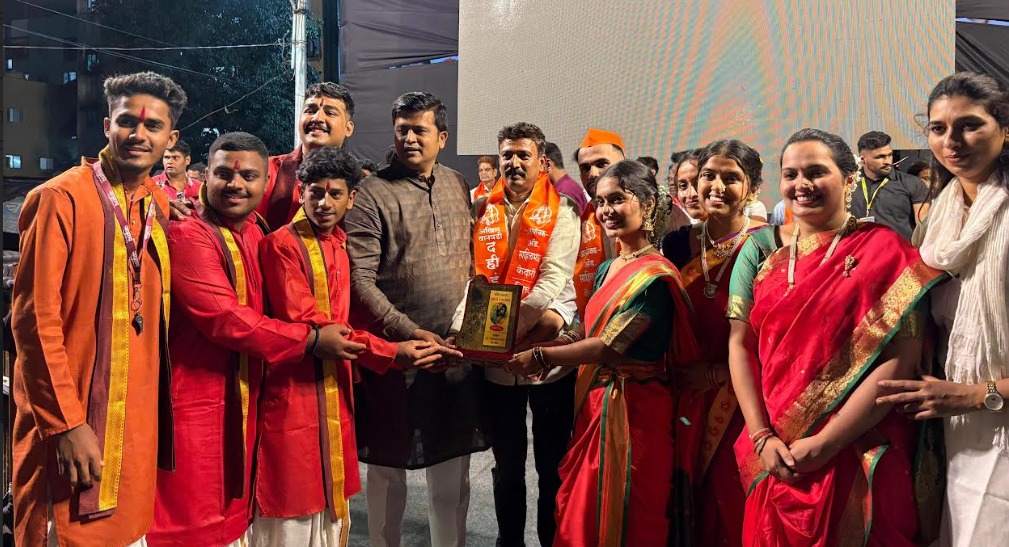 Wanwadi Dahi Handi 2025: Bhagwa Group Breaks Pot with Six-Tier Formation, Actress Sonalee Kulkarni Draws Huge Crowd