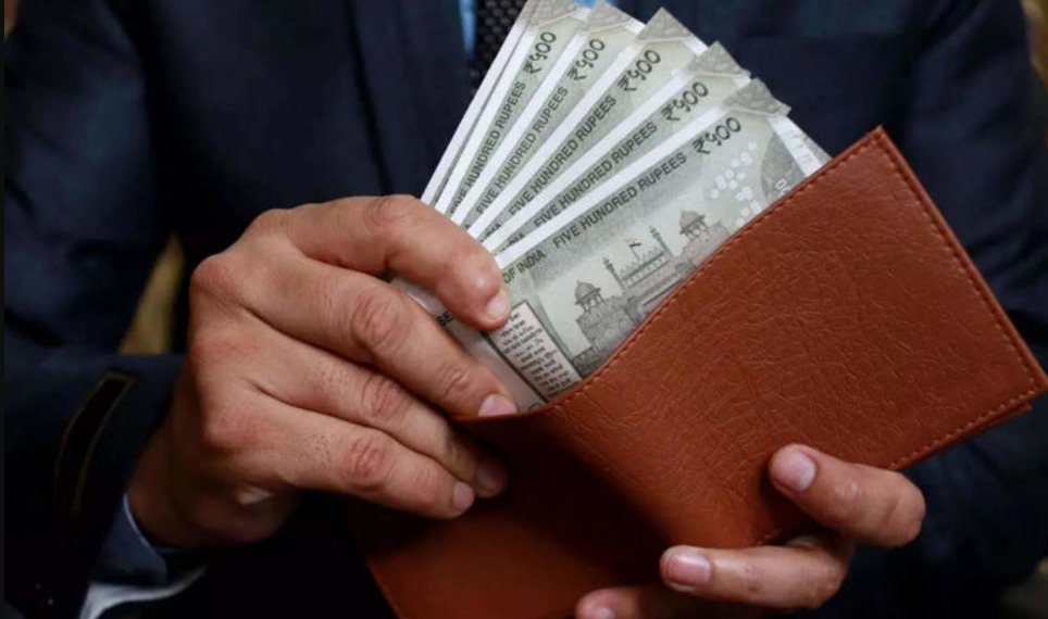 Earning ₹50K in Pune, Bengaluru or Mumbai? CA Breaks Down Why it Barely Covers Living Costs in India’s Big Cities