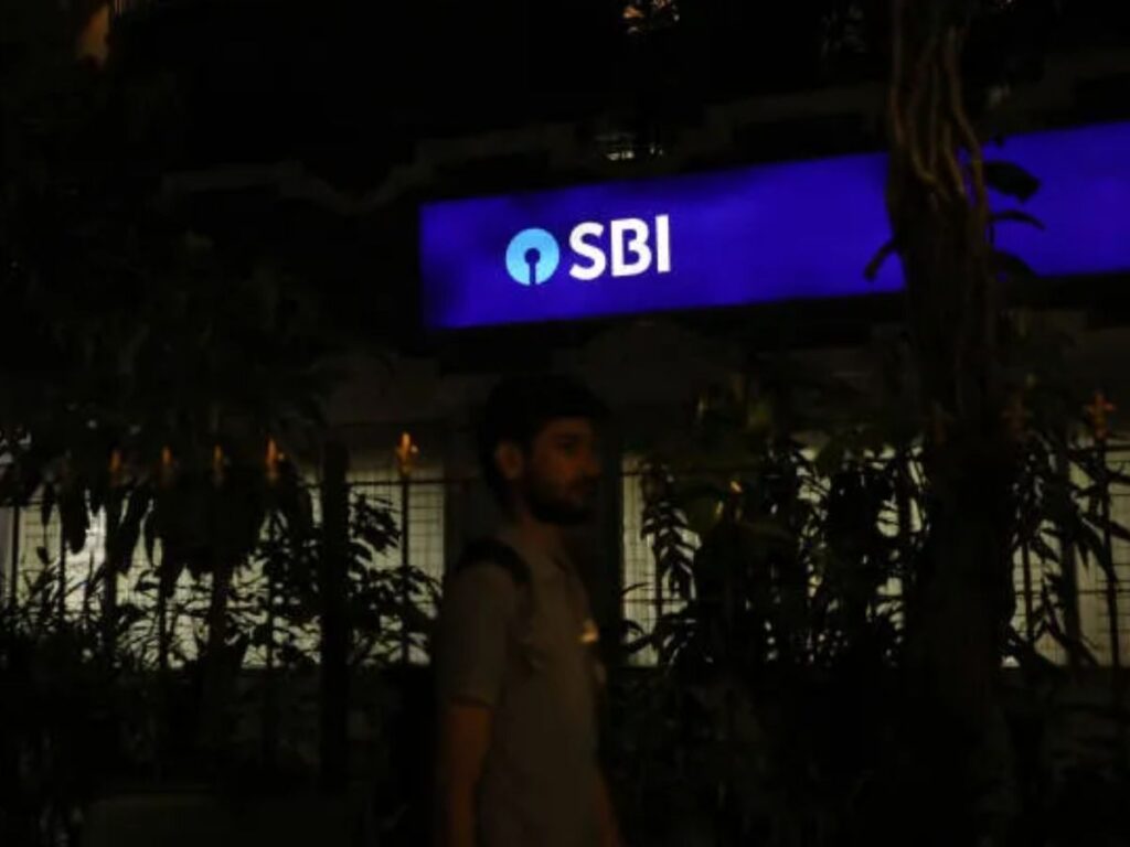 3 Armed Men in Military Uniform Loot Karnataka SBI Branch, Flee With 20 Kg Gold and Rs 1 Crore Cash