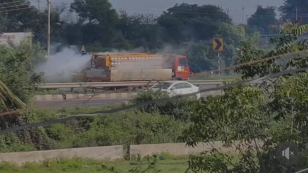 Gas Tanker Leak Near Narayangaon Triggers Panic on Pune-Nashik Highway