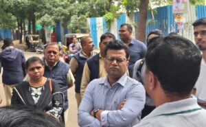 Pune: PMC Naval Kishore Ram Inspects Nagar Road–Vadgaon Sheri Area Under Swachh Abhiyan, Reviews Cleanliness Measures
