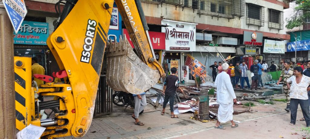Pune: Joint Action By PMC Removes 17,300 sq. ft. Of Unauthorized Structures On Bibwewadi Main Road