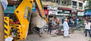 Pune: Joint Action By Removes 17,300 sq. ft. Of Unauthorized Structures On Bibwewadi Main Road