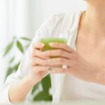 In Your 40s? This Viral Smoothie Promises Glowing Skin & Easy Weight Loss
