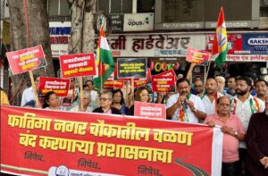 Pune: Wanowrie Locals Stage Protest Against Right Turn Block At Fatima Nagar, Urge Police Help