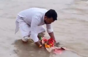 Miracle at Ganpati Visarjan: Idol Stays Put Amidst River’s Rush—Video Goes Viral