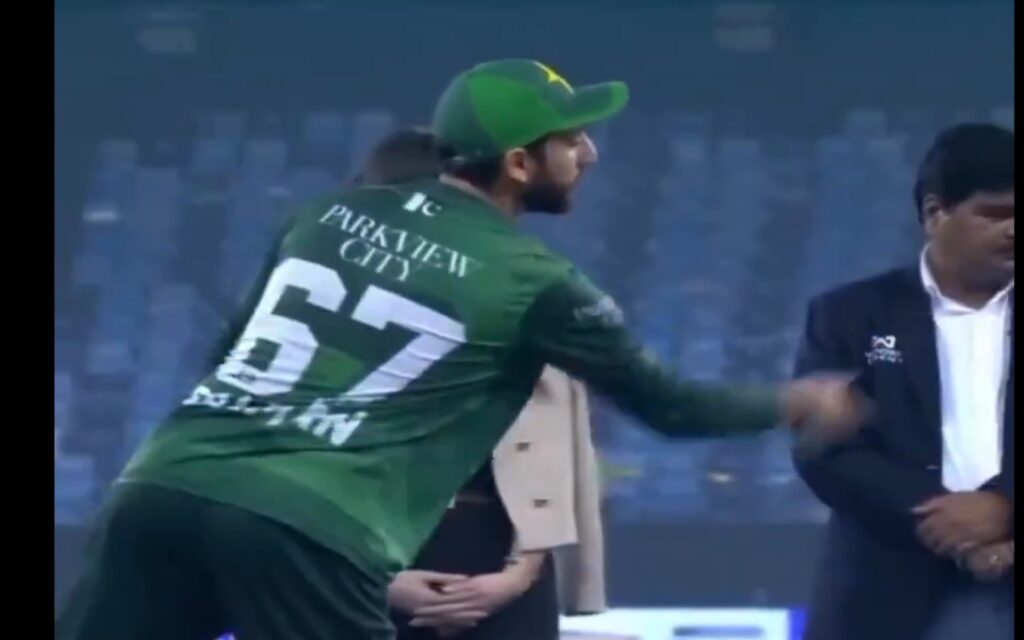 "A tough one to swallow...", frustrated Pakistan Captain Salman Agha Throws Runner-Up Cheque After Asia Cup Final Loss