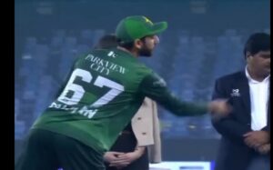 "A tough one to swallow...", frustrated Pakistan Captain Salman Agha Throws Runner-Up Cheque After Asia Cup Final Loss