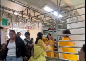 Watch ‘Garba, Dandiya Aur Bahut Saara Fun’: Festive Dance inside Ladies’ Coach of Mumbai Local