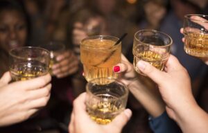 What Really Happens to Your Body When You Drink on an Empty Stomach — The Hidden Dangers No One Talks About