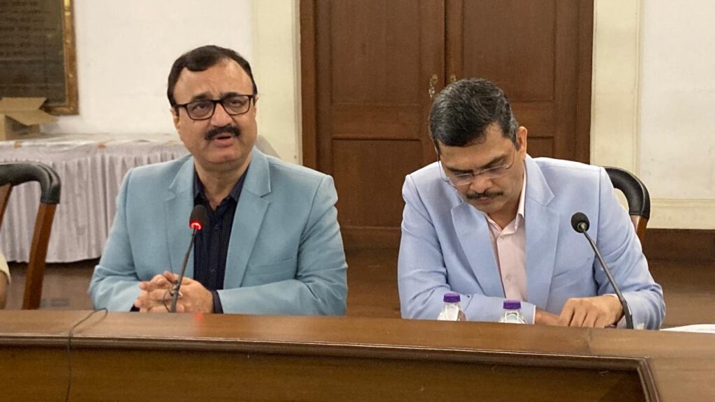 Pune Divisional Commissioner Urges Graduates And Teachers To Register In Voter Lists 