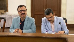 Pune Divisional Commissioner Urges Graduates And Teachers To Register In Voter Lists 