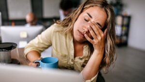Feeling Mentally Drained for No Reason? These 7 Everyday Habits Might Be the Culprit