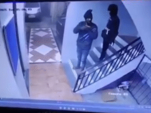 Pune: Armed Burglary Attempt in Kothrud Sparks Fear, CCTV Footage Goes Viral