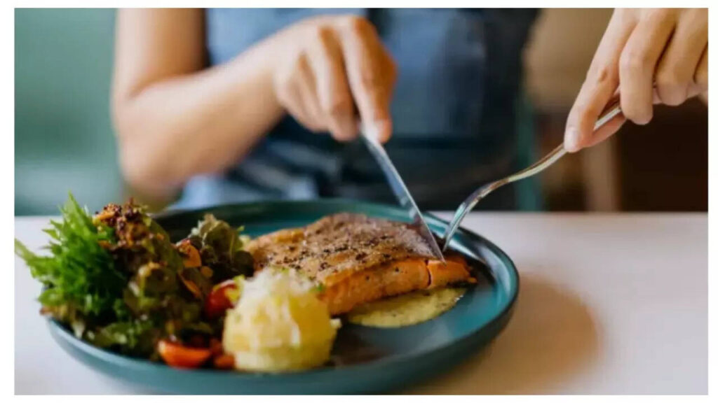 How Many Hours Before Bed Should You Eat Dinner? Experts Explain the Right Timing