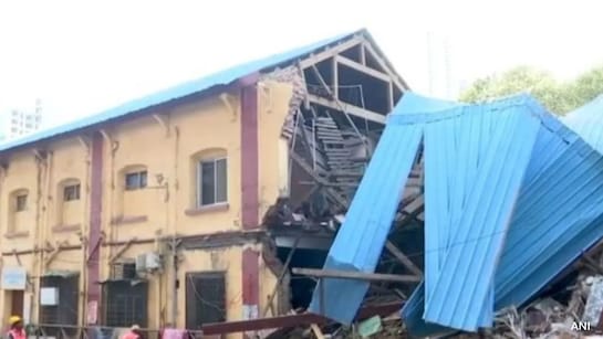 Watch Video: 7 Injured as Portion of Old Fanuswala Building Collapses in Mumbai’s Madanpura