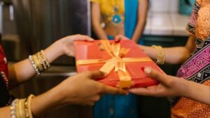 Employees Flaunt ‘Expensive’ Diwali Gifts at Work: Video Sparks Online Banter ‘90% of Corporate Slaves Have Gone Into Depression’