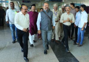 Pune: Maha-Metro MD Shravan Hardikar Takes Additional Charge As PCMC Commissioner, Arrives At Office By Metro