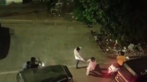 Pune: Young Woman Beaten by Man in Public, Video Goes Viral During Navratri Festivities
