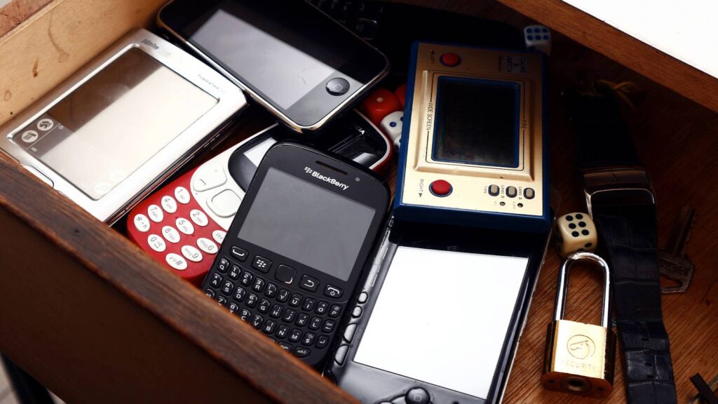 Smartphone Tips: Give Your Old Device a New Life — 5 Smart Ways to Reuse It