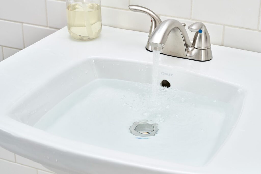 Ever Noticed That Tiny Hole in Your Bathroom Sink? Here’s What It’s Actually For – Most People Have No Clue!