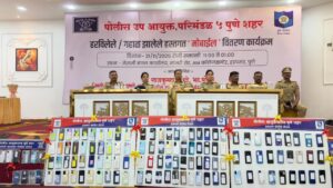 Pune Police Hand Over 171 Recovered Phones To Citizens