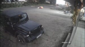 Leopard Leaps on Farmer Riding Motorcycle in Pune District — Terrifying Attack Captured on CCTV Sparks Fear Among Villagers
