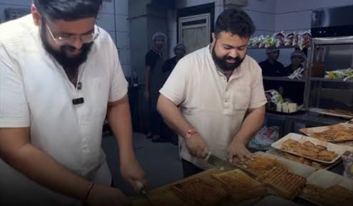Indore’s Jumbo Sandwich Sensation: How a Family Legacy Became a ₹10 Crore Business
