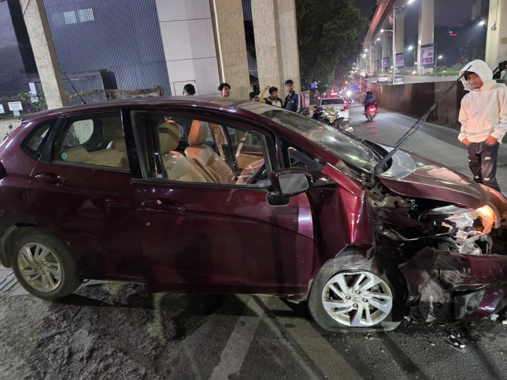 Pune: Speeding Car Crashes Into Metro Pillar on Paud Road, Driver Injured