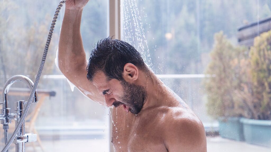 Which Water Is Safer in Winter: Hot or Cold? Experts Explain the Right Way to Bathe