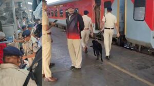 Bomb Threat on Mahanagari Express Proves False; Central Railway Steps Up Security Nationwide  