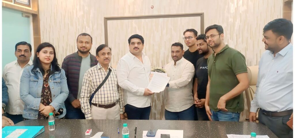 Pune: Maan Gram Panchayat Distributes Dustbins To Melange Residences To Boost Cleanliness