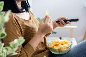 Do You Stare At A Screen While Eating? Here’s Why It Can Harm Your Health