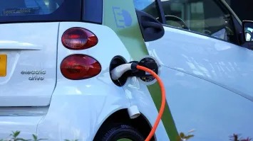 Maharashtra Orders Toll Exemption for Electric Vehicles Within 8 Days; Refunds to Begin Immediately