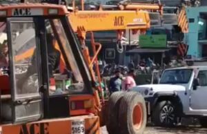 Mahindra Thar Submerged in Pune Canal, Pulled Out by Crane; City Grapples with Rising Road Accidents