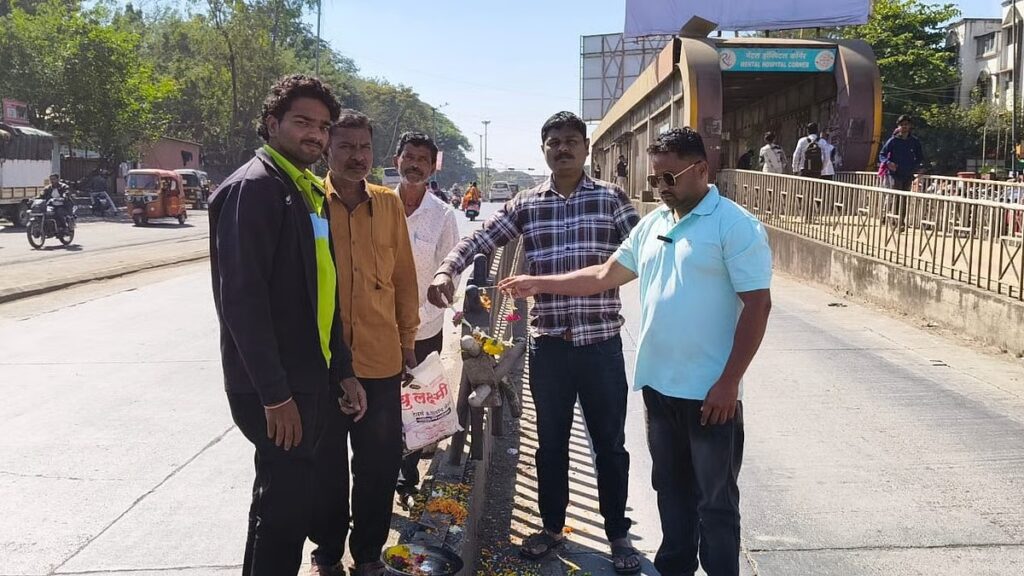 Pune Residents Perform Aarti Of Hazardous Divider On Vishrantwadi–Alandi Road To Protest Frequent Accidents