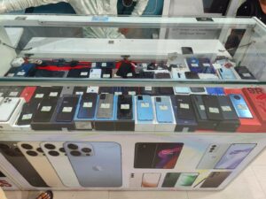 Pune: Six Shop Owners Booked For Selling Counterfeit Apple Accessories In Budhwar Peth, Goods Worth ₹10.39 Lakh Seized