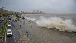 Mumbaikars Be On Alert As 5-Metre High Tide Expected For 'These' Three Days; Avoid Going to Beaches