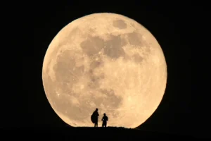 December 2025 Full Moon: How to Watch the Last Supermoon of the Year, Plus Date, Time and Top Locations