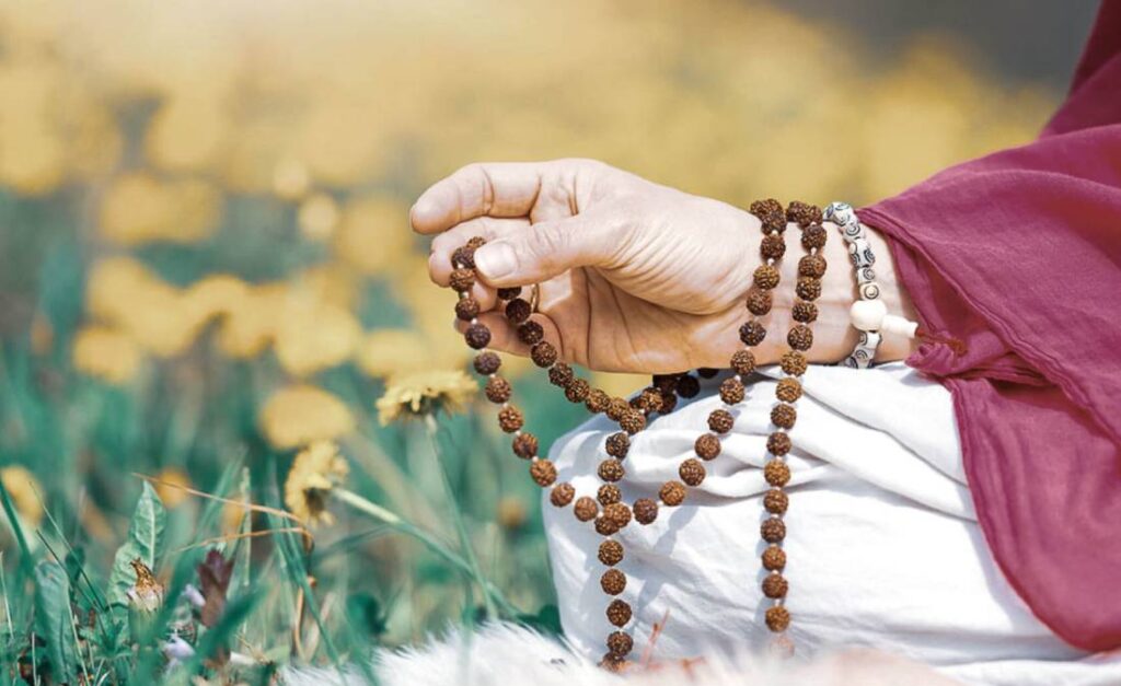 Powerful Mantras to Chant on New Year’s Morning to Invite Peace, Clarity, and Positive Energy in 2026