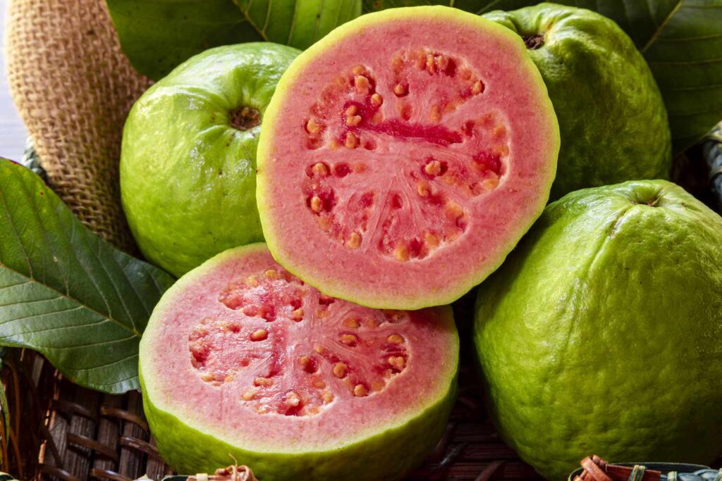 Gastroenterologist Says Guava Deserves the Same Spotlight as Mangoes in India: Boosts Heart Health and Insulin Sensitivity