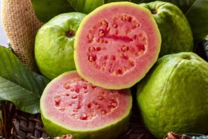 Gastroenterologist Says Guava Deserves the Same Spotlight as Mangoes in India: Boosts Heart Health and Insulin Sensitivity