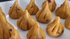 Struggling to Shape Modaks? Watch Video: These Simple No-Mould Tricks Will Help You Get Perfect Pleats at Home