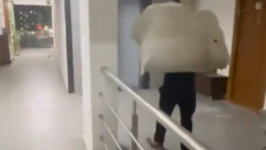 Delivery Worker Forced to Climb Six Floors With Heavy Parcel After Society Denies Lift Access, Sparks Online Debate