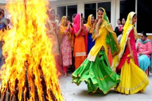 Why Rewadi And Phule Are Offered In Lohri Fire: The Real Meaning Behind The Ritual, Date and Significance